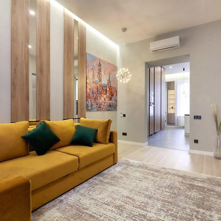 Royal Apartament On Voloshyna 2 Lvov Exteriér fotografie