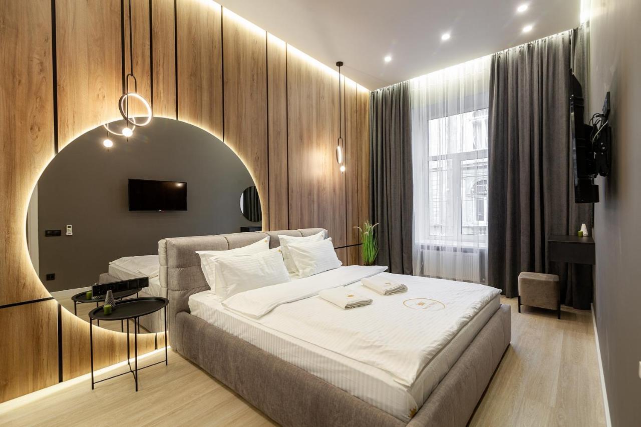Royal Apartament On Voloshyna 2 Lvov Exteriér fotografie